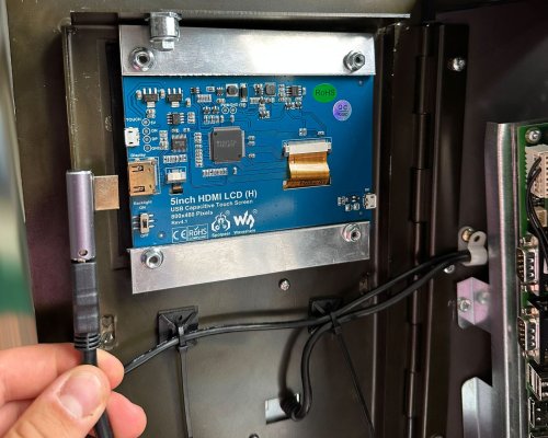 Neues Display einsetzen und verkabeln Neues Display einsetzen und verkabeln